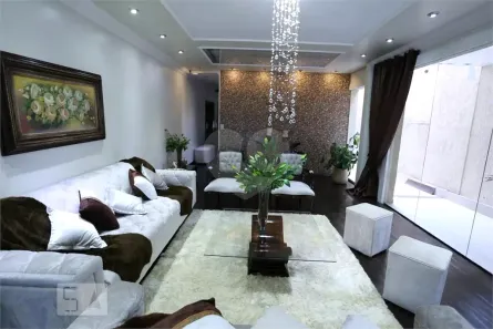 Sobrado com 6 Quartos à venda, 320m² no Vila Paranaguá, São Paulo