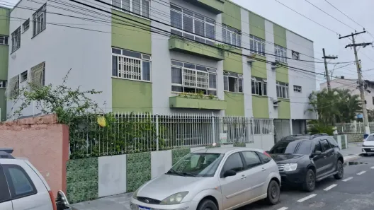 Apartamento com 3 Quartos para alugar, 80m² no Imbetiba, Macaé