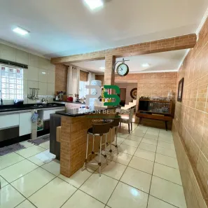 Casa com 4 Quartos à venda, 300m² no Conjunto Habitacional Maria Cecília Serrano de Oliveira, Londrina