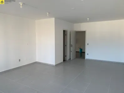 Sala Comercial para alugar, 124m² no Centro, Joinville