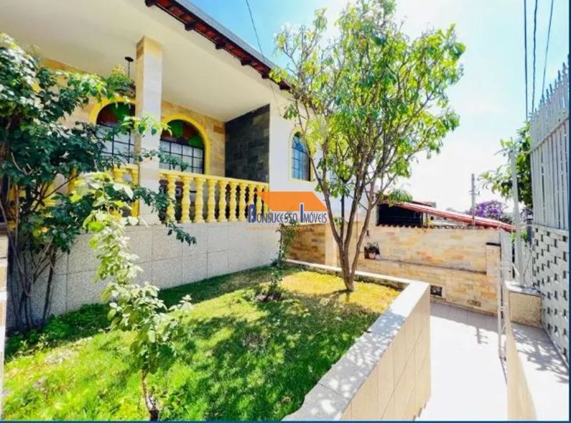 Casa com 3 quartos — Planalto, Belo Horizonte