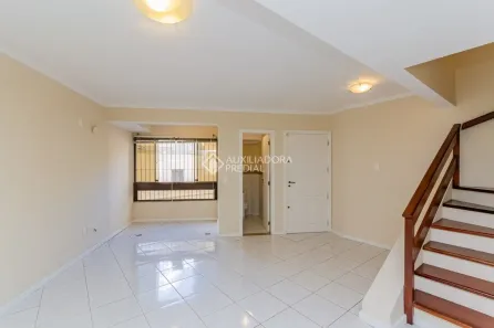 Casa de Condomínio com 3 Quartos para alugar, 300m² no Boa Vista, Porto Alegre