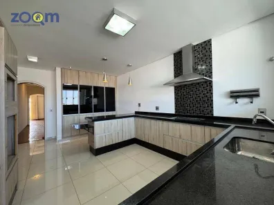 Apartamento com 3 Quartos para alugar, 130m² no Centro, Marília