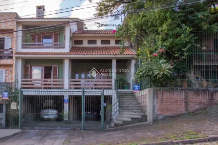 Casa com 3 Quartos à venda, 300m² no Medianeira, Porto Alegre