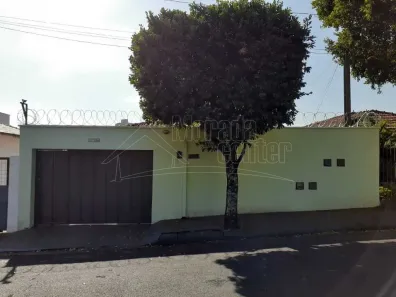 Casa com 3 Quartos para alugar, 241m² no Vila Santana, Araraquara