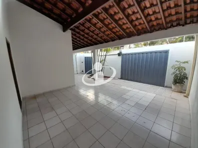 Casa com 3 Quartos para alugar, 165m² no Planalto, Uberlândia