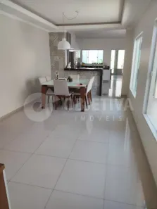 Casa com 3 Quartos à venda, 150m² no Santa Mônica, Uberlândia