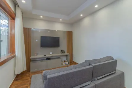 Casa com 3 Quartos à venda, 277m² no Santa Tereza, Belo Horizonte