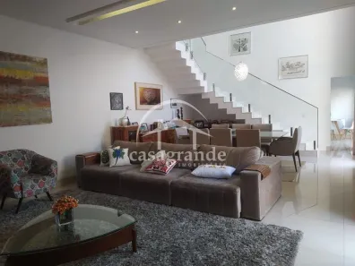 Sobrado com 4 Quartos à venda, 282m² no Jardim Karaíba, Uberlândia
