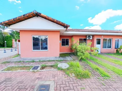 Casa de Condomínio com 2 Quartos à venda, 50m² no Santa Cruz da Serra, Duque de Caxias