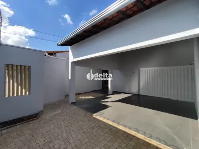 Casa com 4 Quartos para alugar, 250m² no Santa Mônica, Uberlândia