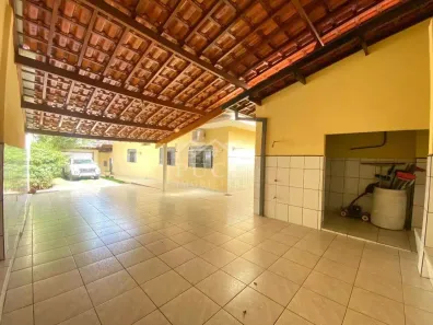 Casa com 3 Quartos para alugar, 427m² no Estação, Franca