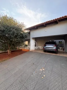 Casa com 4 Quartos à venda, 260m² no Jardim Ipê, Goiânia