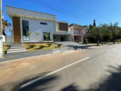 Casa de Condomínio com 4 Quartos à venda, 296m² no Residencial Sun Flower, Anápolis