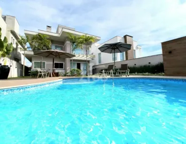 Casa com 3 Quartos para alugar, 262m² no Itoupava Central, Blumenau