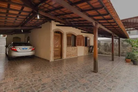 Casa com 3 Quartos à venda, 360m² no Industrial, Contagem