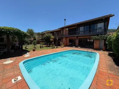 Casa com 5 Quartos à venda, 540m² no Itacorubi, Florianópolis