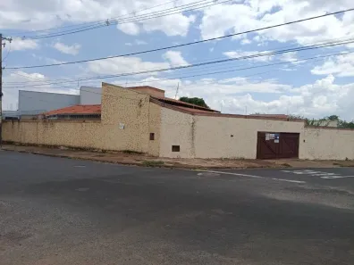 Casa com 4 Quartos à venda, 297m² no São José, Uberaba