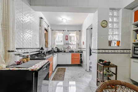Casa de Condomínio com 3 Quartos à venda, 231m² no Santa Cândida, Curitiba
