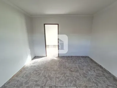 Casa com 2 Quartos para alugar, 140m² no Laranjeiras, Uberlândia