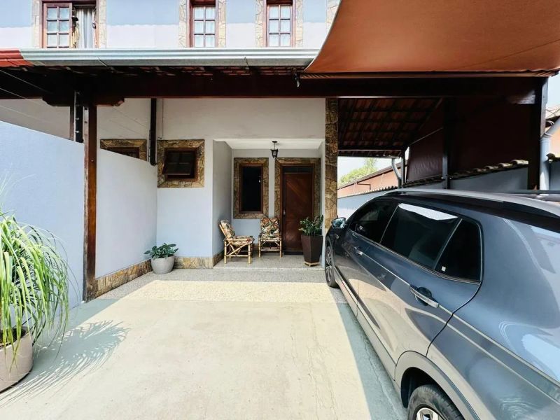 Casa com 3 quartos — Santa Amélia, Belo Horizonte