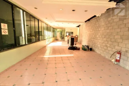 Imóvel Comercial com 1 Quarto para alugar, 300m² no Cambuí, Campinas