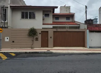 Sobrado com 4 Quartos para alugar, 129m² no Centro, Balneário Camboriú