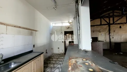 Ponto Comercial à venda, 241m² no Saraiva, Uberlândia