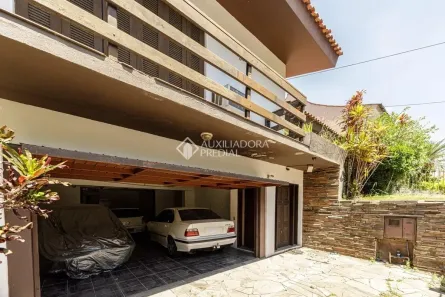 Casa com 3 Quartos para alugar, 240m² no Jardim Itu, Porto Alegre