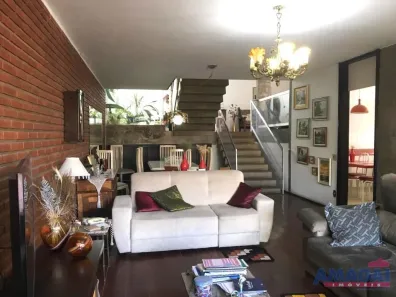 Sobrado com 4 Quartos à venda, 319m² no Centro, Jacareí