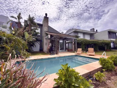 Casa de Condomínio com 4 Quartos à venda, 250m² no XANGRI-LÁ, Xangri-lá