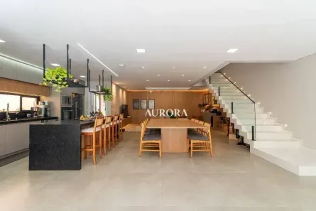 Sobrado com 3 Quartos à venda, 226m² no Universitário, Londrina