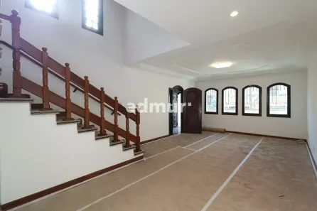 Sobrado com 4 Quartos para venda ou aluguel, 270m² no Vila Camilópolis, Santo André