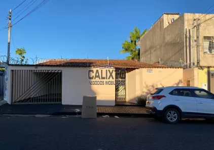 Casa com 3 Quartos à venda, 137m² no Santa Mônica, Uberlândia