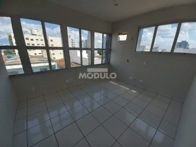 Sala Comercial para alugar, 135m² no Centro, Uberlândia