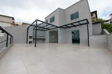 Casa com 3 Quartos à venda, 202m² no São Pedro, Juiz de Fora