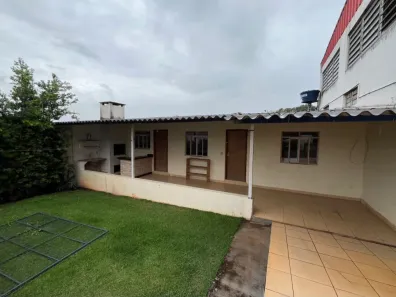 Casa com 2 Quartos para alugar, 100m² no Região do Lago, Cascavel