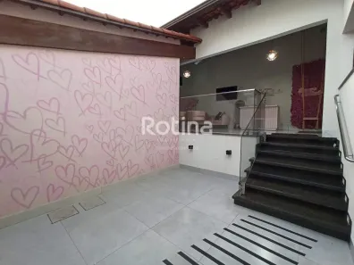 Casa com 3 Quartos para alugar, 270m² no Tabajaras, Uberlândia