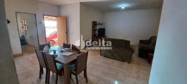 Casa com 3 Quartos à venda, 192m² no Santa Mônica, Uberlândia