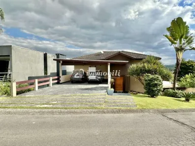 Casa de Condomínio com 3 Quartos à venda, 330m² no Pousada dos Bandeirantes, Carapicuíba
