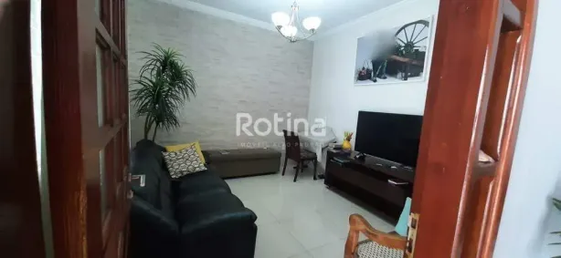 Casa com 3 Quartos à venda, 180m² no Jardim Patrícia, Uberlândia