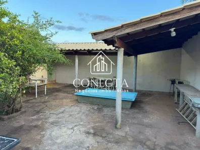 Casa com 3 Quartos para alugar, 100m² no Carajás, Uberlândia