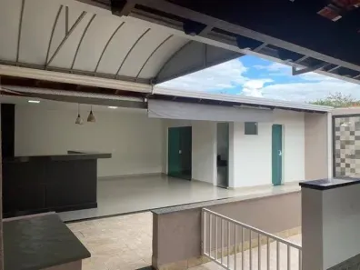 Casa com 3 Quartos à venda, 219m² no Santa Mônica, Uberlândia