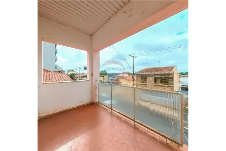 Sobrado com 8 Quartos à venda, 254m² no Centro, Araras