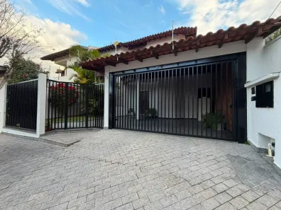 Sobrado com 3 Quartos à venda, 200m² no Vila Oliveira, Mogi das Cruzes