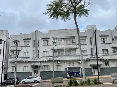 Apartamento com 3 Quartos para alugar, 80m² no Centro, Santa Maria