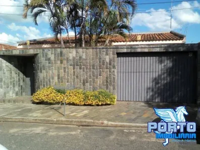 Casa com 3 Quartos para alugar, 227m² no Vila Industrial, Bauru