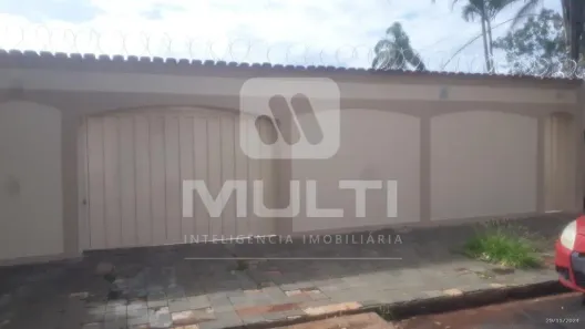 Casa com 3 Quartos à venda, 168m² no Umuarama, Uberlândia