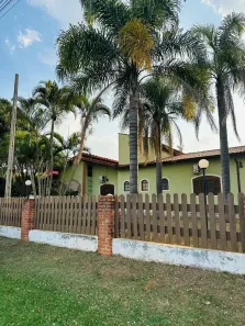 Casa de Condomínio com 4 Quartos para alugar, 900m² no Ninho Verde II, Pardinho