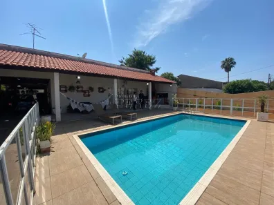 Casa com 5 Quartos para alugar, 270m² no Califórnia, Londrina